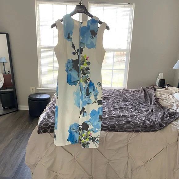 Floral Sleeveless Dress - Blue and White - Picture 2 of 5